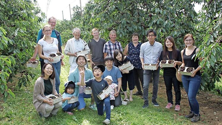 Die japanischen Gäste fühlen sich wohl bei Familie Grau.