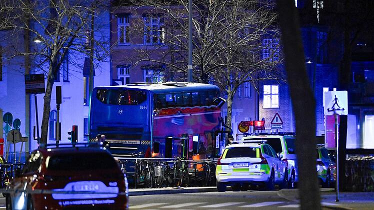 Tote und Verletzte bei Busunfall in Stockholm