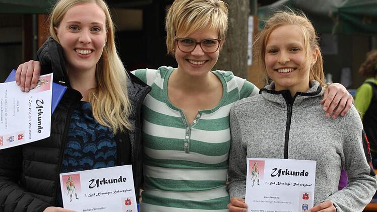 Die drei schnellsten Frauen in der Gesamtwertung: (von links) Barbara Schneider (3. TSV Münnerstadt), Anna Roth (TV DJK Hammelburg) und Lisa Janocha (VR-Bank).