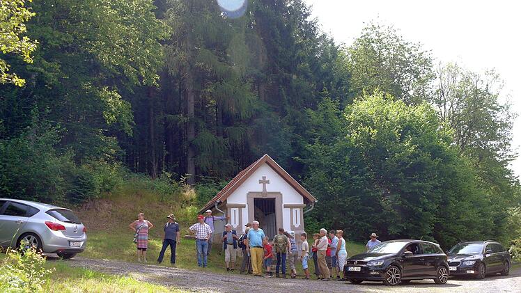 Erhöhtes Besucher- und Verkehrsaufkommen gab es am Werberger Treffen vor dem einzigen verbliebenen Gebäude, der Antoniuskapelle.