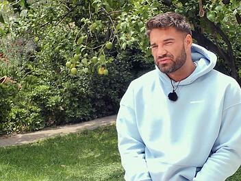 Aleks gr&uuml;belt, was alles falsch gelaufen ist - bei seiner Verlobten.