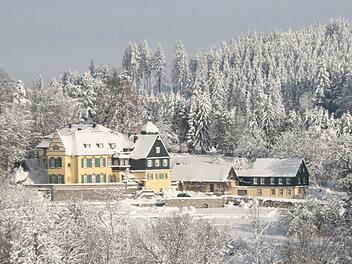 Blick auf das verschneite Schloss Heinersreuth Foto: BR-Archiv