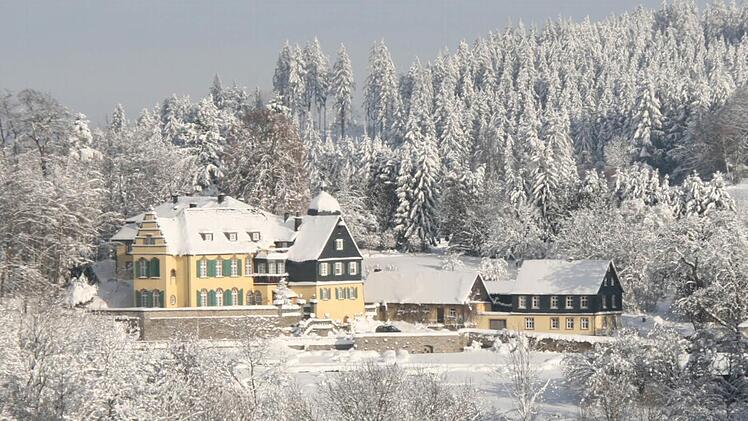 Blick auf das verschneite Schloss Heinersreuth Foto: BR-Archiv