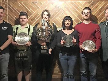 Die erfolgreichen Stockheimer Schützen (v. l.): Schützenmeister Michel Dückerhoff, Tristan Martin, Laura Wachter, Daniela Eisenbeiß, Michael Morand und Vorsitzender Frank Oberkofler  Fotos: Gerd Fleischmann
