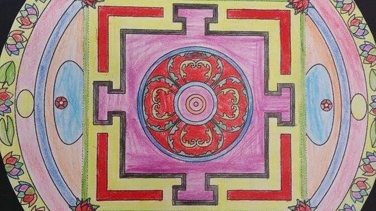 Im Kunstunterricht standen asiatische Mandalas auf dem Stundenplan. Foto: Barbara Herbst