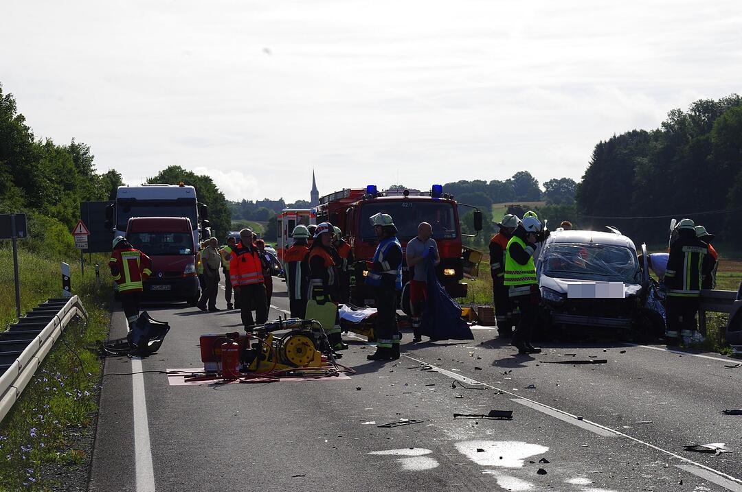 Frontalkollision auf B303 bei Beikheim