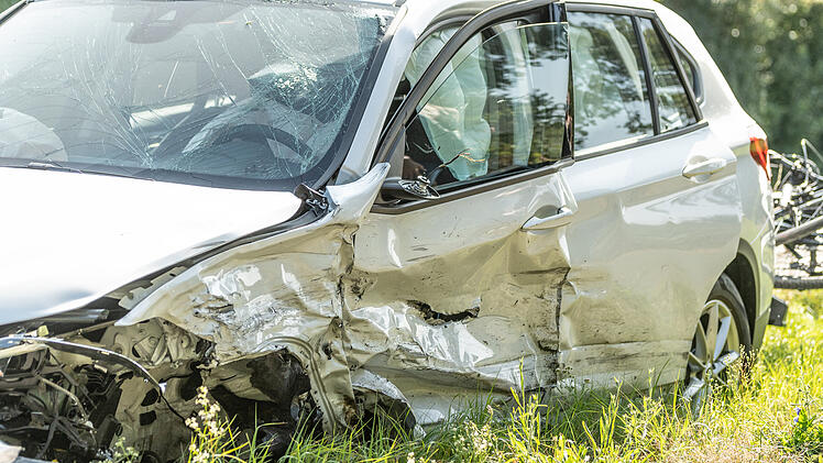 Auf der B14 zwischen Großweismannsdorf und Buchschwabach (Kreis Fürth) kam es am Samstag (19. September 2020)  zu einem Unfall, an dem drei Autos beteiligt waren.