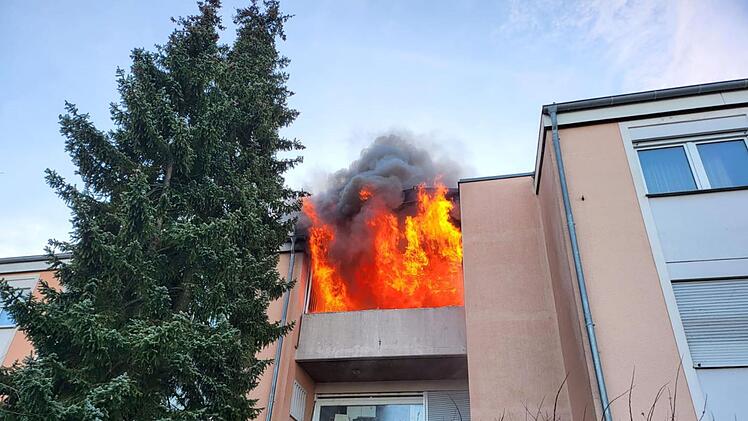 Oerlenbach: Hunde erschweren Brandeinsatz - Wohnung im Kreis Bad Kissingen brennt lichterloh
