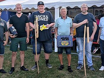 Siegerehrung nach dem Hahnenschlag (v.l.): Eric Märkl (MVE), Martin Göppner, Sascha Helmreich, Franz Kropp, Moderator Horst Amon und der Zweite Vorsitzende des MVE, Dr. Benedikt Krüger