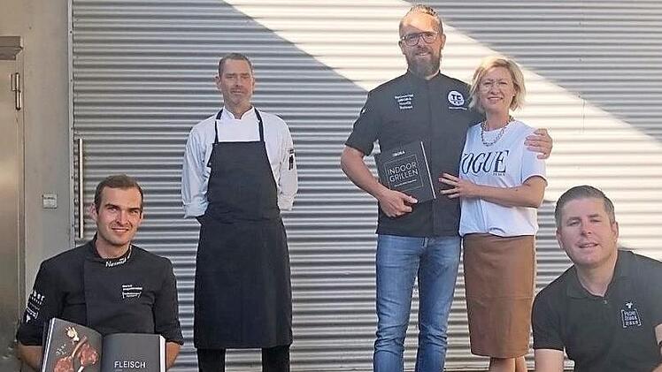 Von links: BBQ-Experte Marcel Wagenbrenner, Koch Leon Schirrmeister, Thomas Faber mit Ehefrau Johanna Nemeth und Geschäftsführer Graziano Marci.  Foto: Manuela Jäger