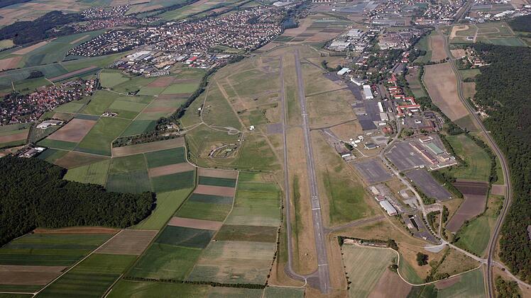 Etwa 200 Hektar umfasst die ehemalige Harvey-Kaserne. Das Kampfmittelräumkonzept bezieht sich derzeit nicht auf den Flugplatz.  Foto: Stadt