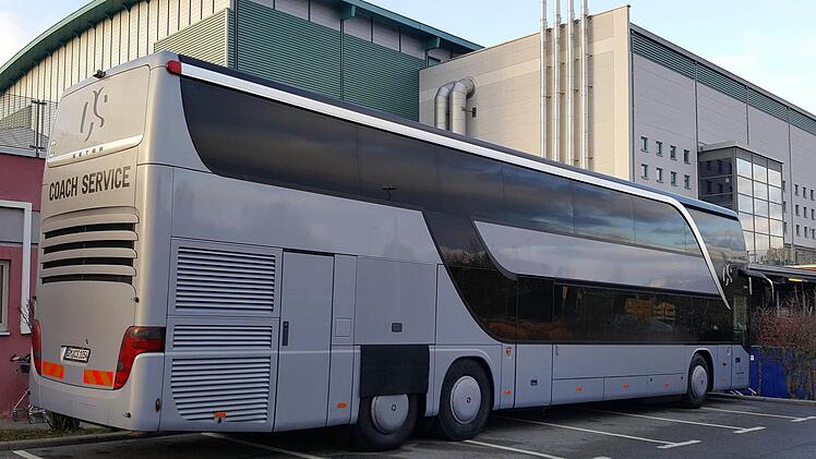 Die Gruppe wohnt im Hotel. In diesem Tourbus übernachten Roadies. Foto: Sabine Christofzik