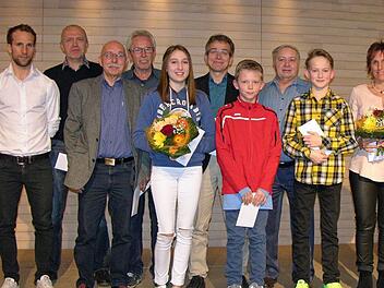 Sie nahmen Auszeichnungen für überregionale Sporterfolge entgegen. Foto: Klaus Oelzner