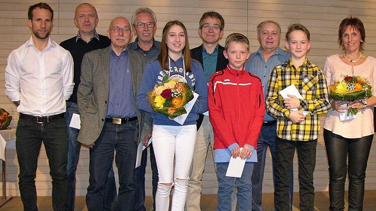 Sie nahmen Auszeichnungen für überregionale Sporterfolge entgegen. Foto: Klaus Oelzner