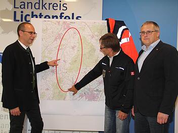 Am Samstag, 23. September, findet die größte Katastrophenschutzübung statt, die jemals im Landkreis Lichtenfels stattgefunden hat. Im Bild (v. li.) Landrat Christian Meißner, Kreisbrandinspektor Ottmar Jahn und Achim Liesausgerda Völk