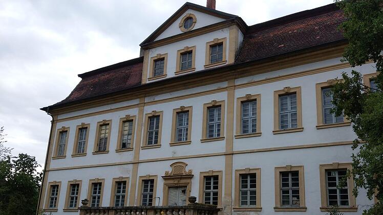 Das Schloss vom ehemaligen Bahndamm aus gesehen. Foto: Simone Bastian