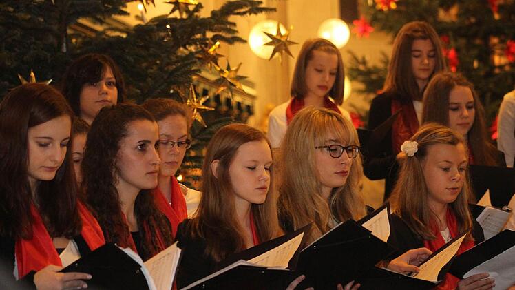 Singen macht Spaß: Die Sängerinnen und Sänger des großen MGF-Chores waren mit voller Konzentration bei der Sache.