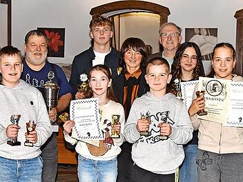 Alle erfolgreichen Teilnehmerinnen und Teilnehmer an den Stadtmeisterschaften der Schachspielervereinigung von Burgkunstadt wurden im Rahmen der Weihnachtsfeier geehrt.
