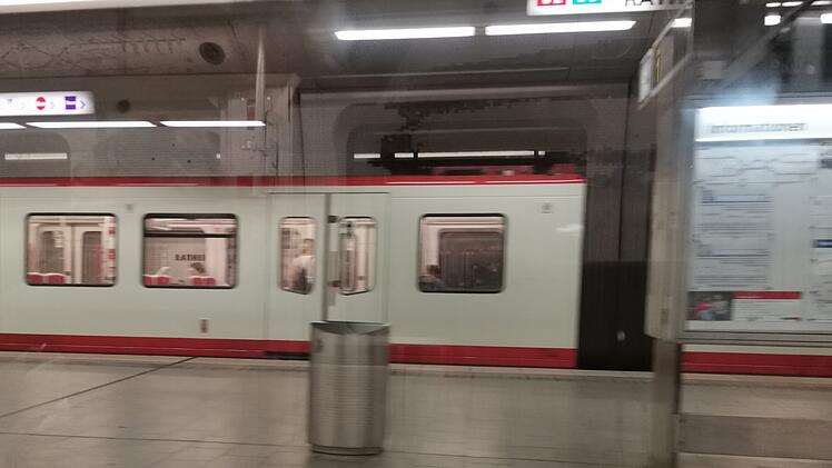 U-Bahn Nürnberg, Haltestelle Rennweg, Bahnhof, Untergrundbahn, Ubahn, VAG, VGN
