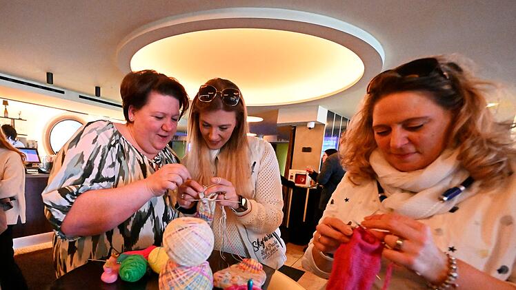 Mit Stricknadel und Wollkn&auml;uel ins Kino