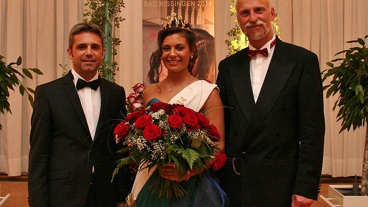 Sind stolz auf die Rosenkönigin 2014 Aileen Kempf, Kurdirektor Oette und OB Blankenburg.