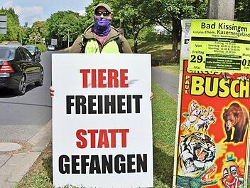 Der Tierschützer Klaus Henke (53) kämpft für das Lebensrecht der Tiere.   Foto: Sigismund von Dobschütz
