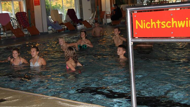 Gesundheitsstadt Bad Brückenau: 40 Grundschüler machten einen Auffrischungskurs in der Therme Sinnflut. Foto: Ulrike Müller