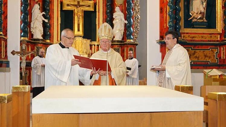 Altarweihe auf dem Volkersberg durch Bischof Friedhelm Hofmann am 2. Oktober 2016 Foto: Marion Eckert