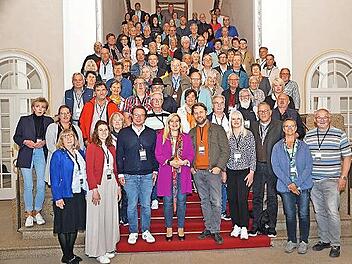 Die Reisegruppe aus Stadt und Landkreis Bamberg im Maximilianeum, vorn in der Mitte die CSU-Abgeordnete Melanie Huml.