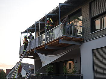 Ipsheim: Brand in Mehrfamilienhaus - drei Verletzte