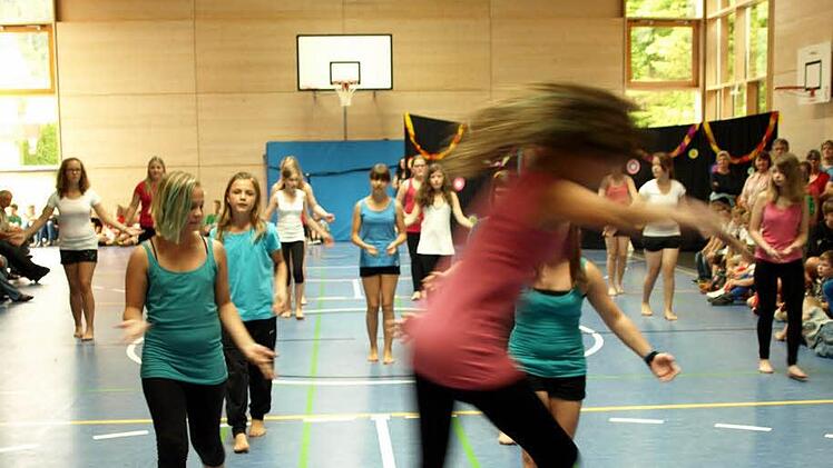 Die vierte Klasse mit ihrem Tanz "Turn me on" Foto: Susanne Deuerling