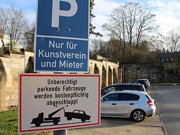 Auch in Zukunft sollen den Besuchern des Kunstvereins exklusiv Parkplätze zur Verfügung stehen - selbst wenn das gegenwärtig dafür genutzte Gelände bebaut wird. Foto: Jochen Berger