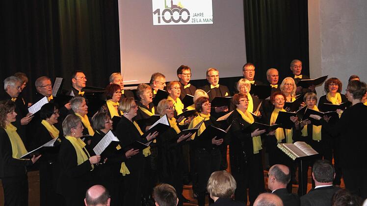 Der Chor des "Liederkranzes" unter Leitung von Christine RaabGünther Geiling