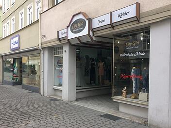 "City Girl" heißt das neue Geschäft im Coburger Steinweg, bei dem es laut Werbung "Taschen, Jeans und Kleider" zu kaufen gibt.Foto: Oliver Schmidt