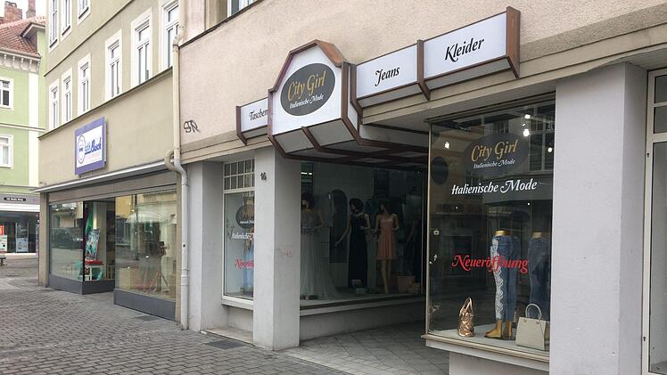 "City Girl" heißt das neue Geschäft im Coburger Steinweg, bei dem es laut Werbung "Taschen, Jeans und Kleider" zu kaufen gibt.Foto: Oliver Schmidt