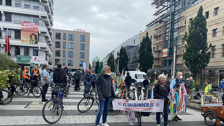 "Ohne Kerosin nach Berlin": Klima-Aktivisten von "Students for Future" radeln von N&uuml;rnberg &uuml;ber Erlangen und Bamberg in die Bundeshauptstadt