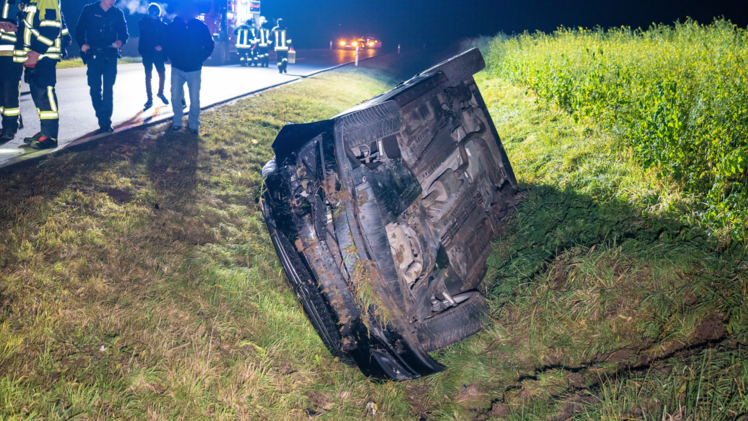 Pettstadt: Unfall auf BA29 - Auto &uuml;berschl&auml;gt sich und landet im Graben - Kind kommt in Klinik