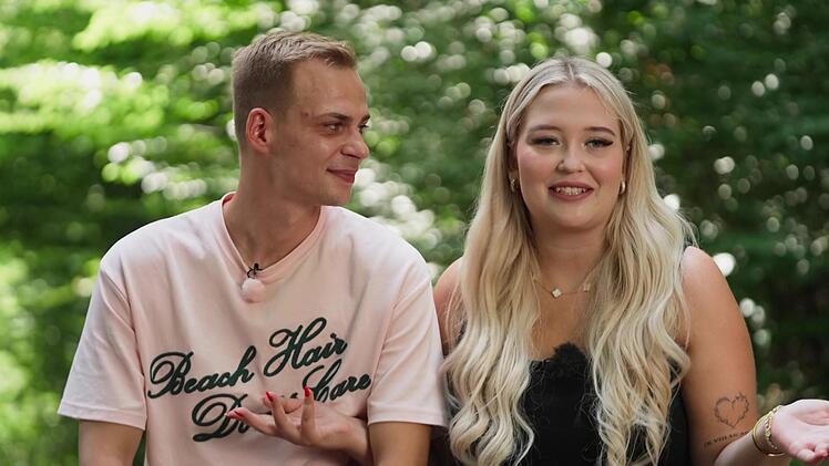 Sophie Welack und Hendrik S&uuml;nder haben das "Sommerhaus der Normalos" gewonnen.