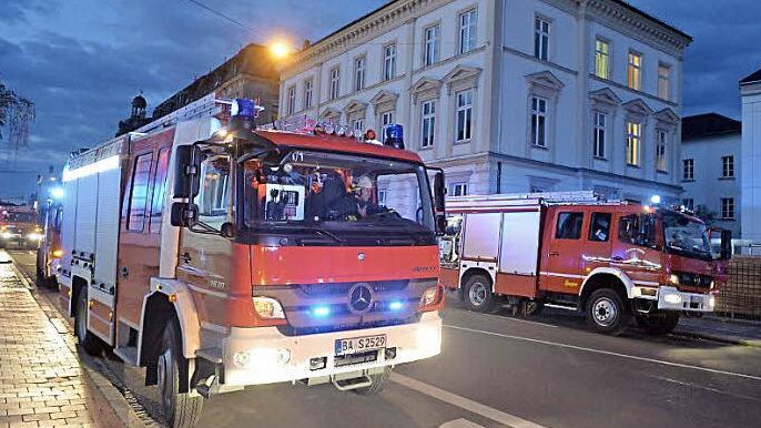 Am Montagabend war die Feuerwehr zu einem Zimmerbrand in Bamberg gerufen worden.  Foto: Ronald Rinklef