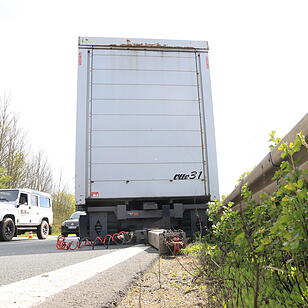 Lkw-Anhänger löst sich auf A73 bei Forchheim