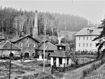 Die Katharinazeche im Jahre 1933 ohne Förderturm. Rechts die Rentei, im Vordergrund die Lampenstube Repro: Gerd Fleischmann