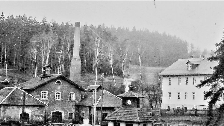 Die Katharinazeche im Jahre 1933 ohne Förderturm. Rechts die Rentei, im Vordergrund die Lampenstube Repro: Gerd Fleischmann