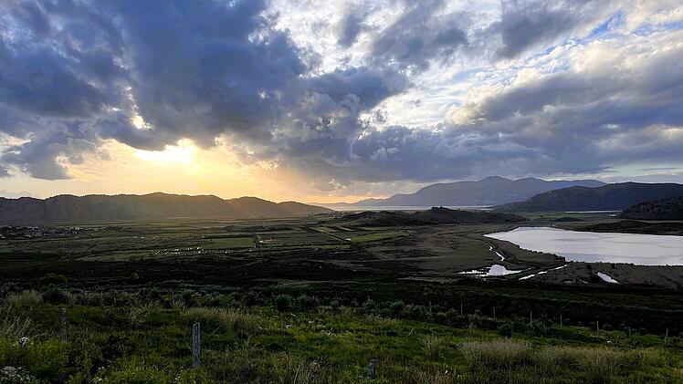 Eine weitere imposante Lagune findest du im Süden Albaniens im Nationalpark Butrint. Dieser Ausflug lässt sich wunderbar mit einem Aufenthalt in Sarande verbinden.
