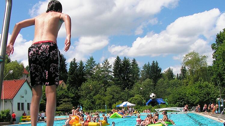 Freibad, Schwimmbad, Sprungbrett, Schwimmbecken