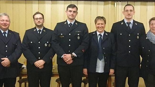 Unser Foto zeigt den Vorstand der Freiwilligen Feuerwehr Volkers.