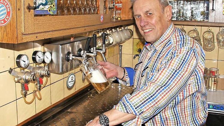 Hubert Mangold in seiner Gaststätte Foto: Dieter Britz