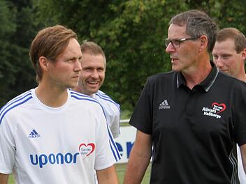 Bald wieder an der Seitenlinie aktiv: Manfred Fehlbaum (rechts)  Foto: Günther Geiling