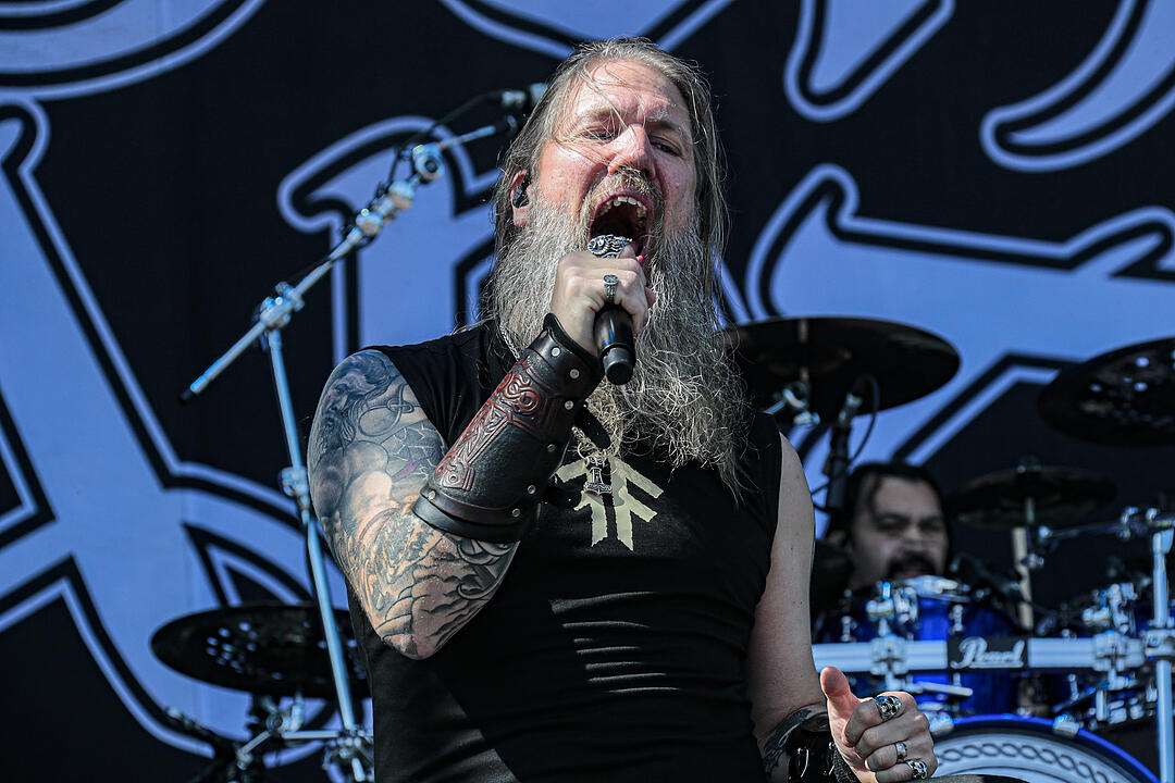 Amon Amarth bei Rock im Park 2019: Ganz viel Metal und Feuer bringt die Fans zum Durchdrehen
