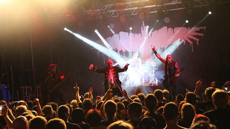 Mono Inc. brachte als Headliner die Menge zum Kochen. Fotos: Karina Brock