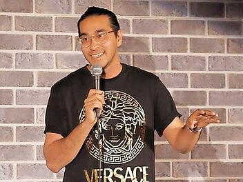 Hani Who gilt als Shootingstar der Comedy-Szene.